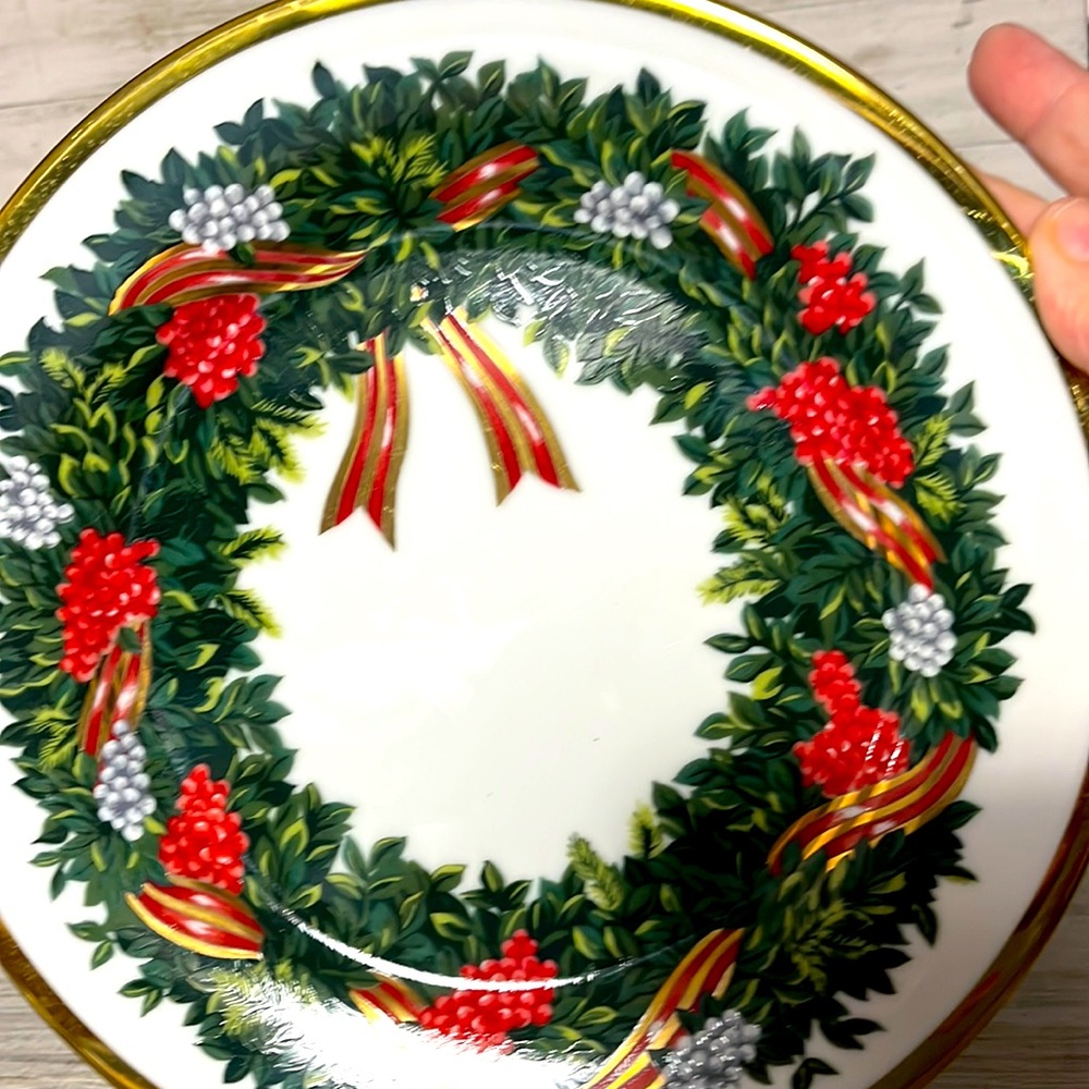 Gold Buffet Royal Gallery Wreath Plate with Berries Gold Ribbon fruits 9 1/2”